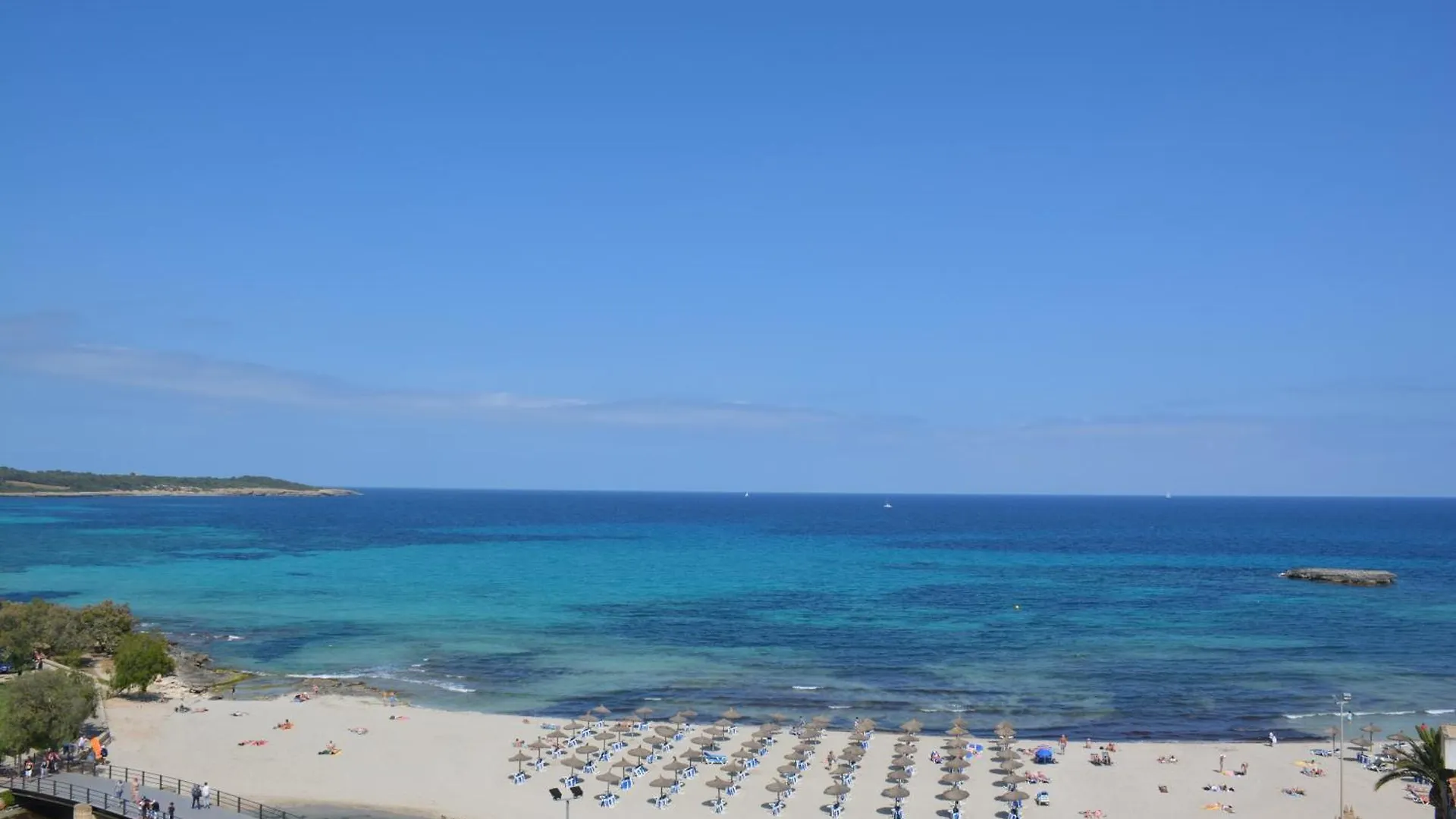 Apartamentos Playa Moreia S'Illot  Spain