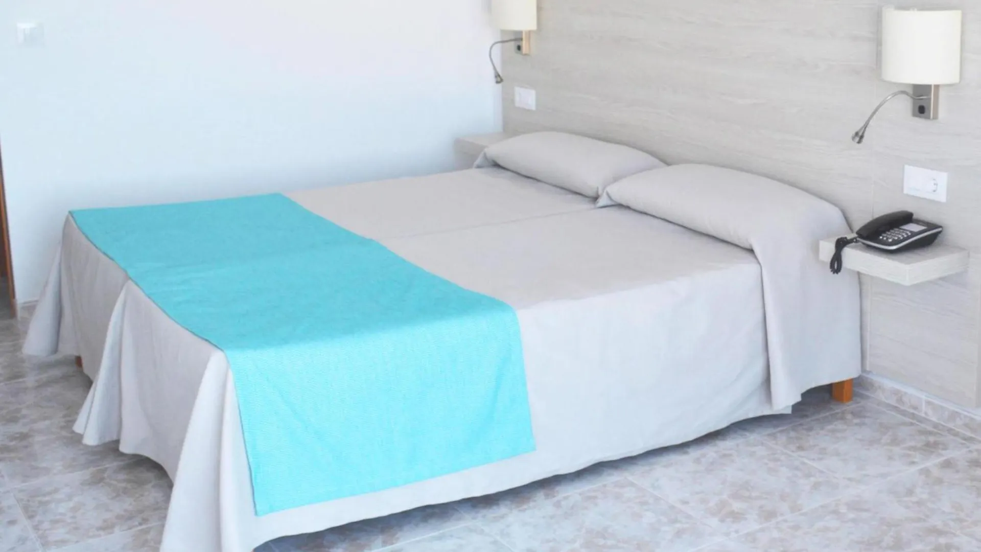 Apartamentos Playa Moreia S'Illot  Apartment